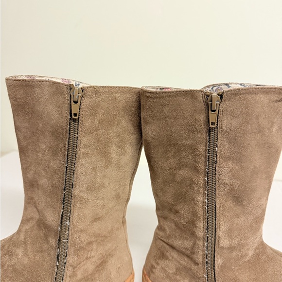 Livie & Luca Tan Kids Boots with Bows - Picture 4 of 6